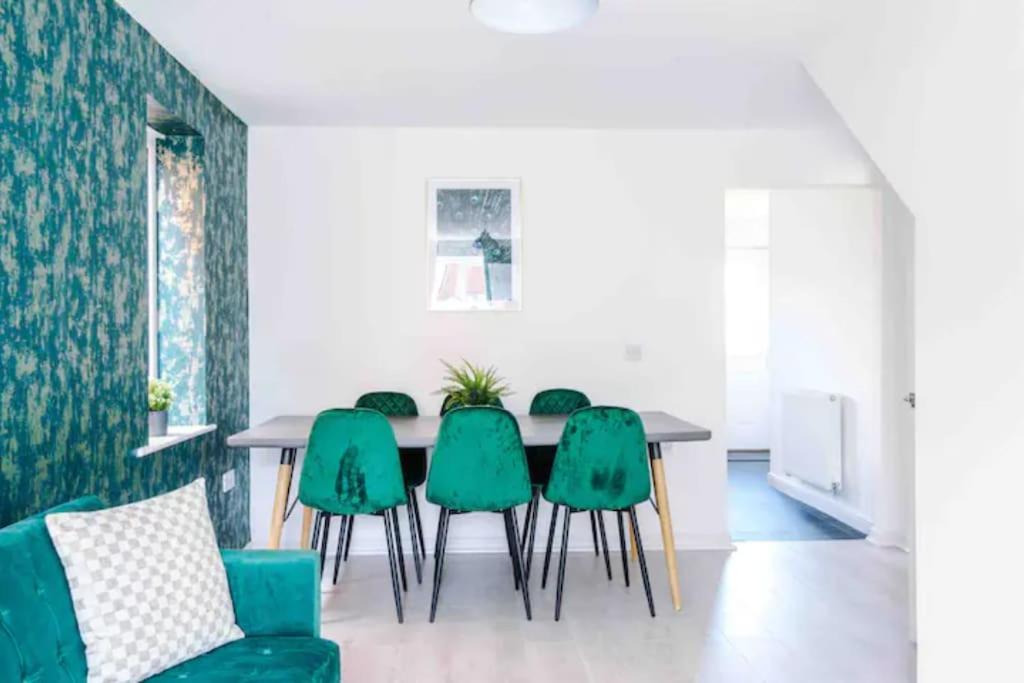 מנצ'סטר Spacious 5 Bedroom Home Hosted By Mcr Dens מראה חיצוני תמונה